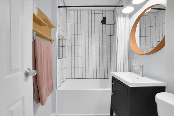 $869,000 | 1422 Deauville Place, Costa Mesa, CA 92626