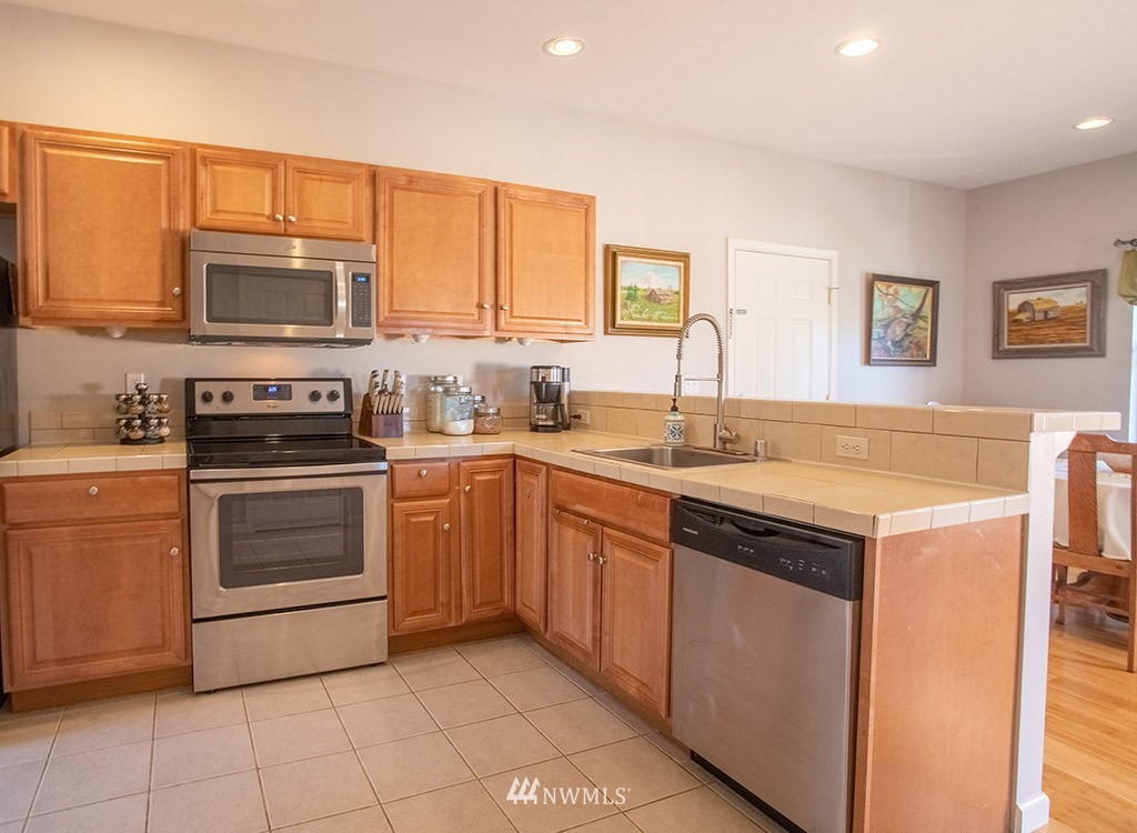 21 East Brady Loop Allyn, WA 98524 - Photo 11 of 32 Gallery Image 11