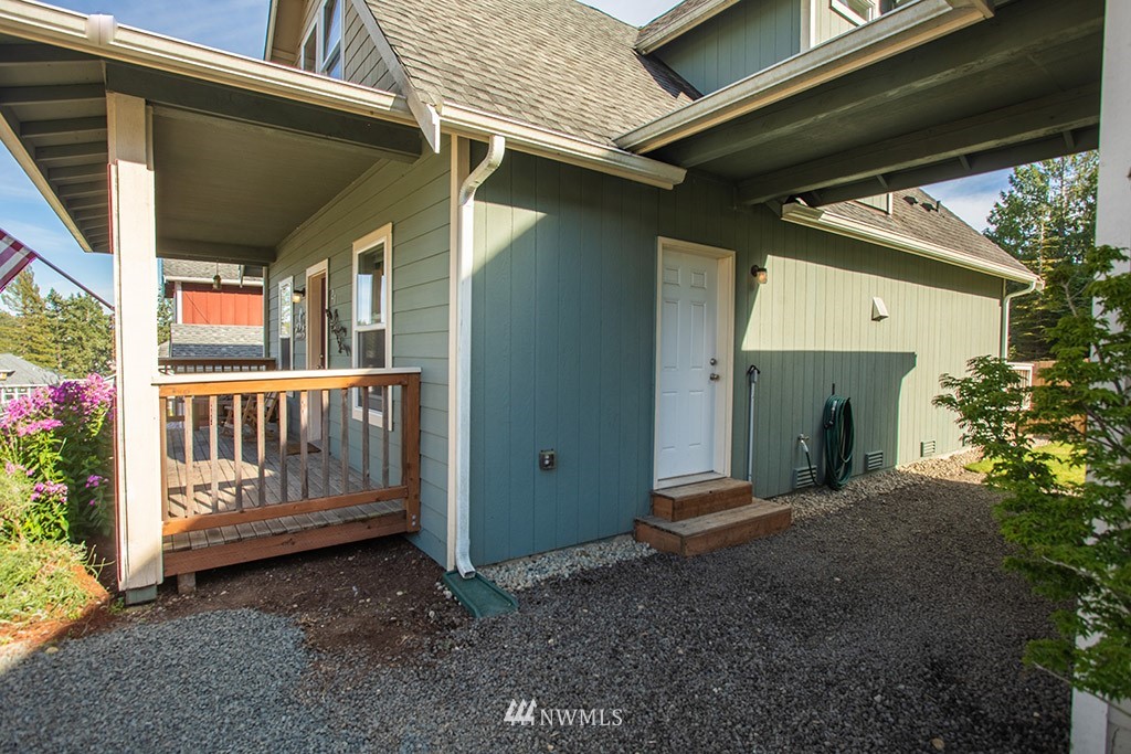 21 East Brady Loop Allyn, WA 98524 - Photo 3 of 32 Gallery Image 3