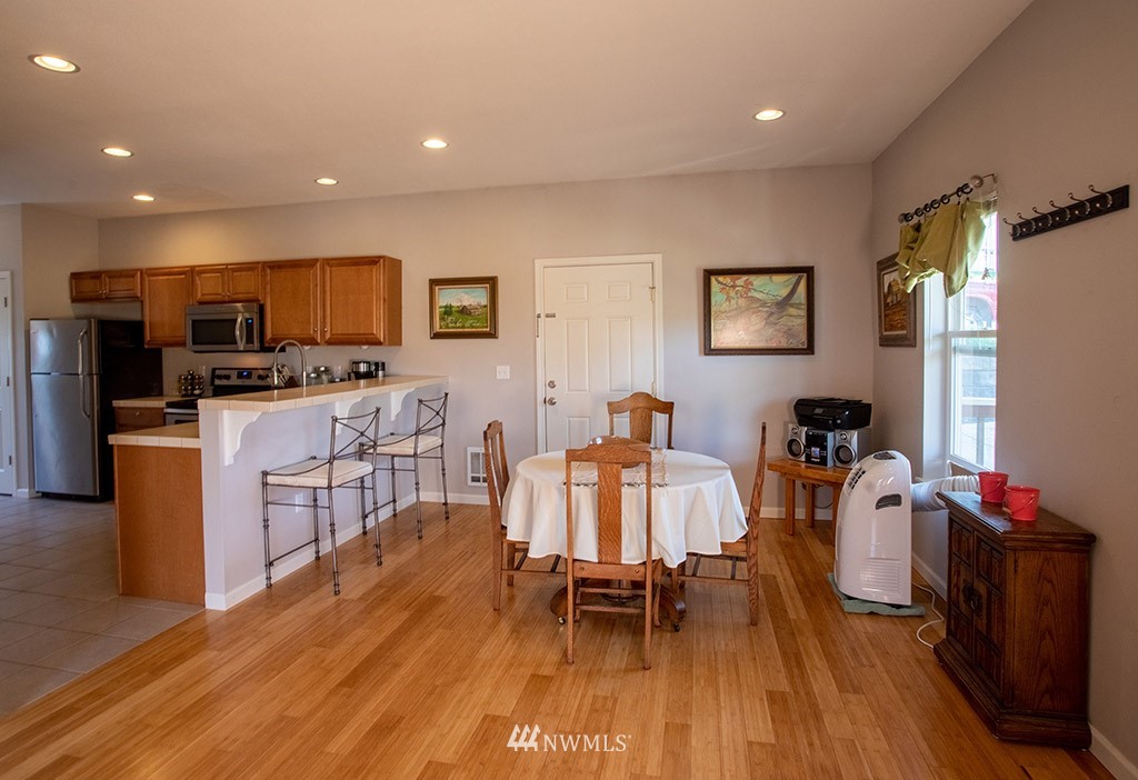 21 East Brady Loop Allyn, WA 98524 - Photo 8 of 32 Gallery Image 8