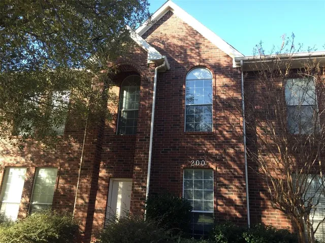 $2,600 | 121 Wildwood Court, Unit 200, Grapevine, TX 76051