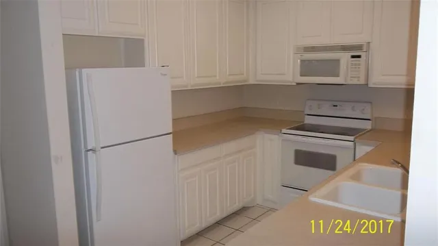 $2,600 | 121 Wildwood Court, Unit 200, Grapevine, TX 76051