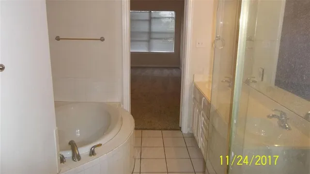 $2,600 | 121 Wildwood Court, Unit 200, Grapevine, TX 76051