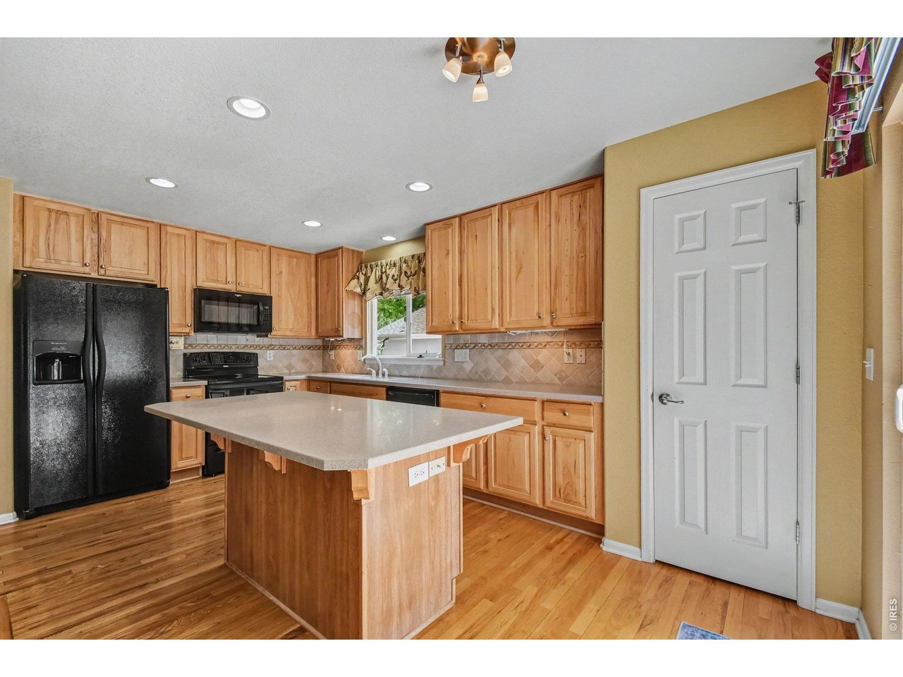 827 Province Road Fort Collins, CO 80525 - Photo 11 of 31 Bright and Open Kitchen