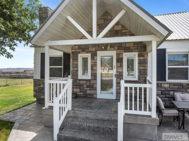 $1,200,000 | 2214 South 1600 Street, Preston, ID 83263