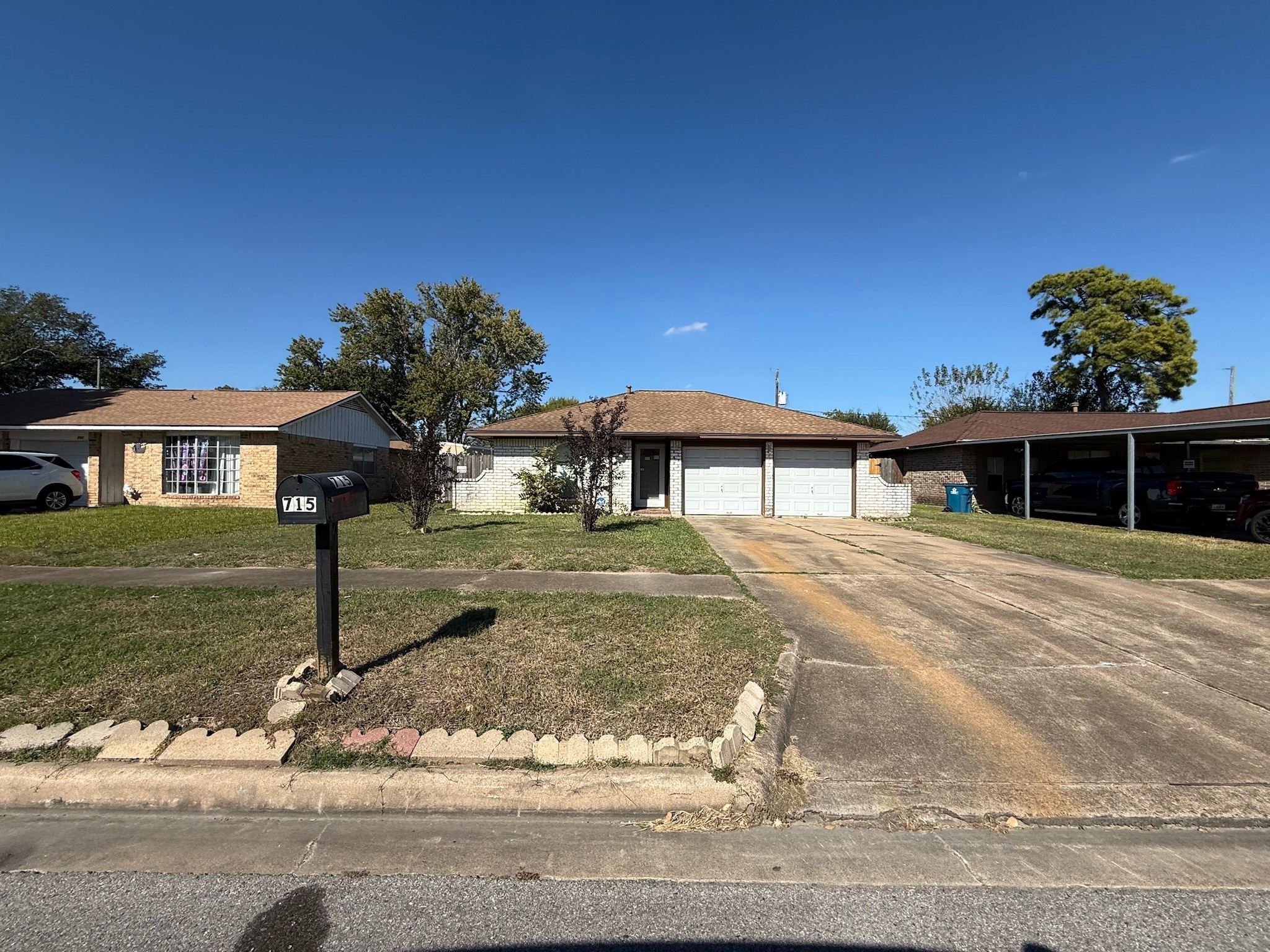 715 Branding Iron Lane Houston, TX 77060 - Photo 5 of 6 a front view of a house with garden