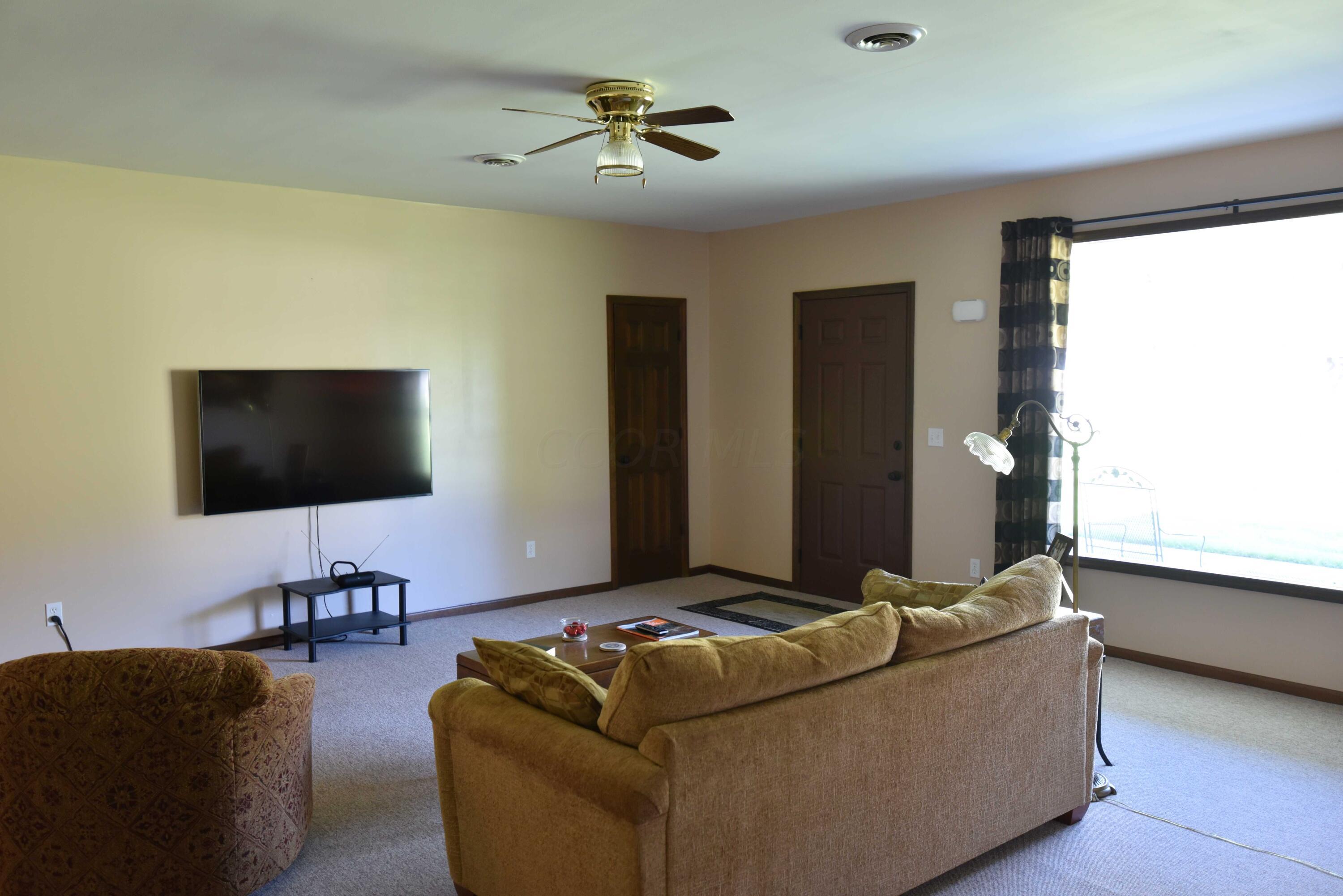 7130 Big Walnut Road Galena, OH 43021 - Photo 7 of 17 Great room 1