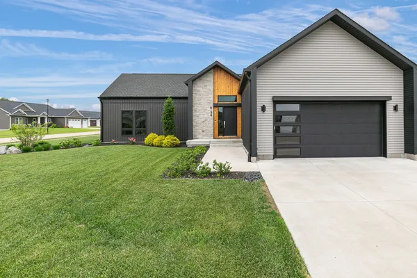 $630,000 | 6139 Thor Avenue, Davenport, IA 52807