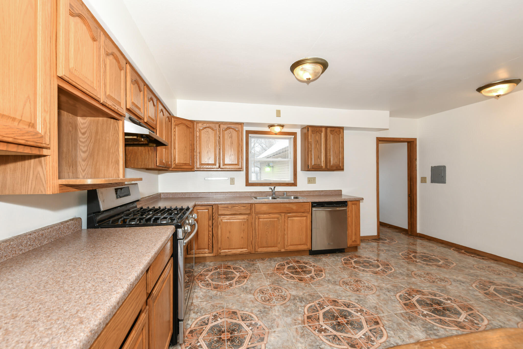 9335 West County Line Road, Unit 9325 Milwaukee, WI 53224 - Photo 10 of 38 27