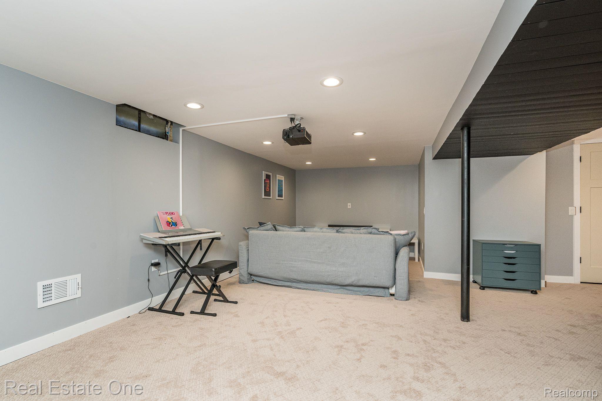 149 Foxboro Drive Rochester, MI 48309 - Photo 16 of 18 Gallery Image 16