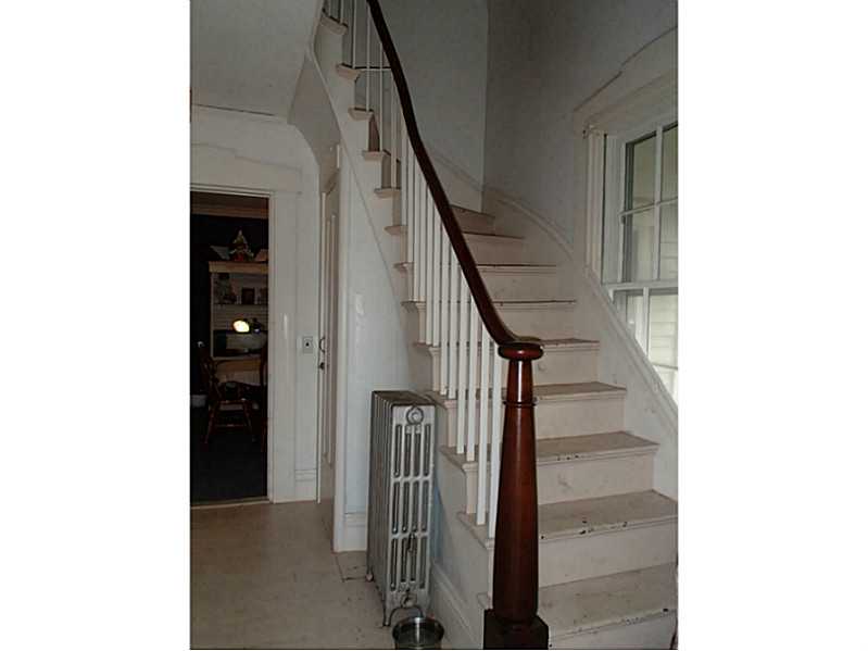 97 Child Street Warren, RI 02885 - Photo 5 of 14 Entry.