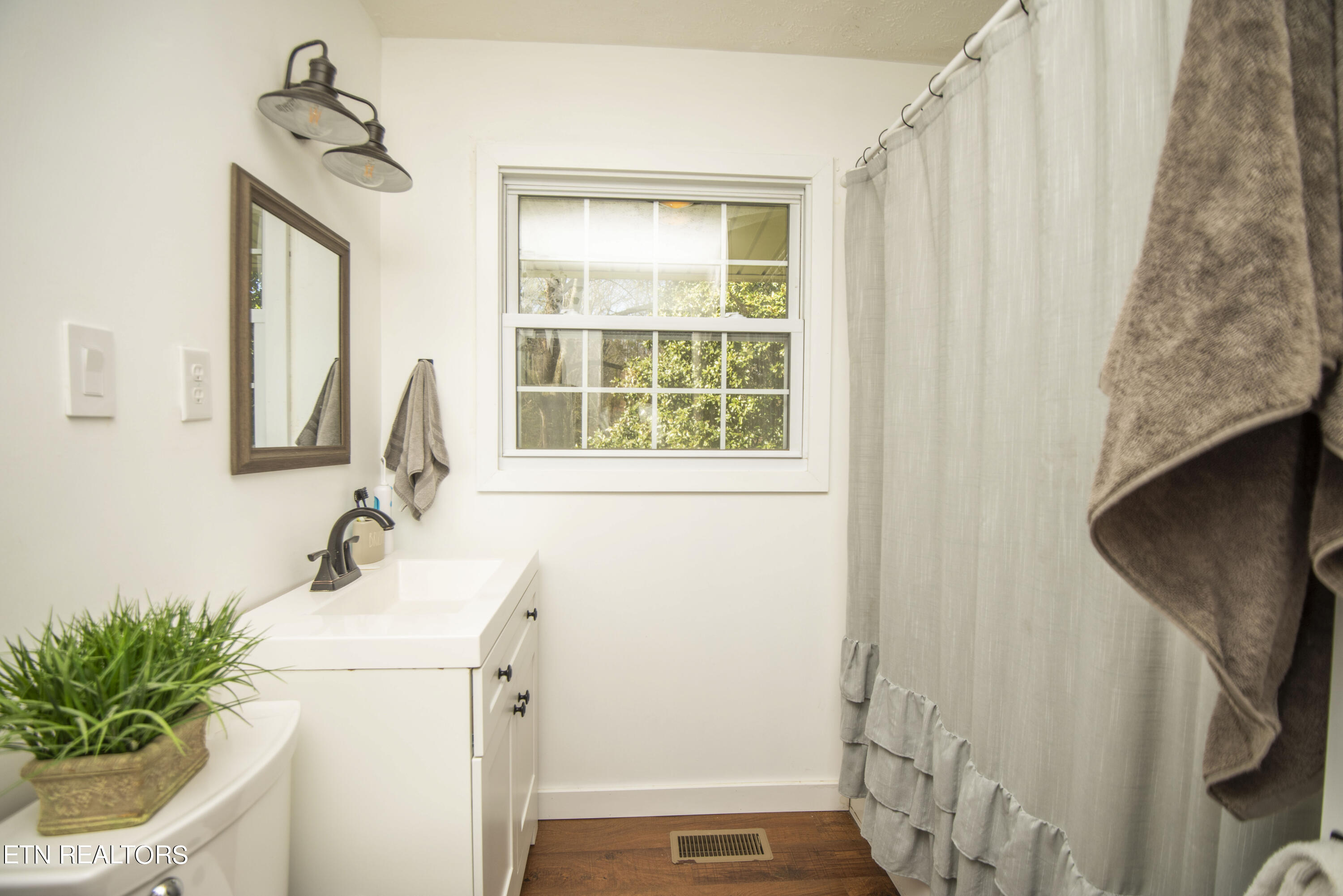6901 Mulberry Road Knoxville, TN 37918 - Photo 18 of 37 bath_1