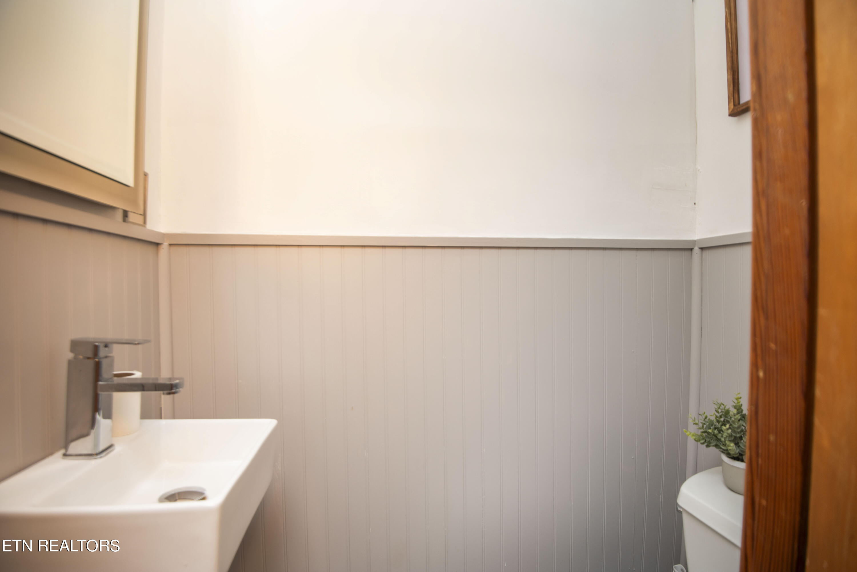 6901 Mulberry Road Knoxville, TN 37918 - Photo 21 of 37 half bath_1