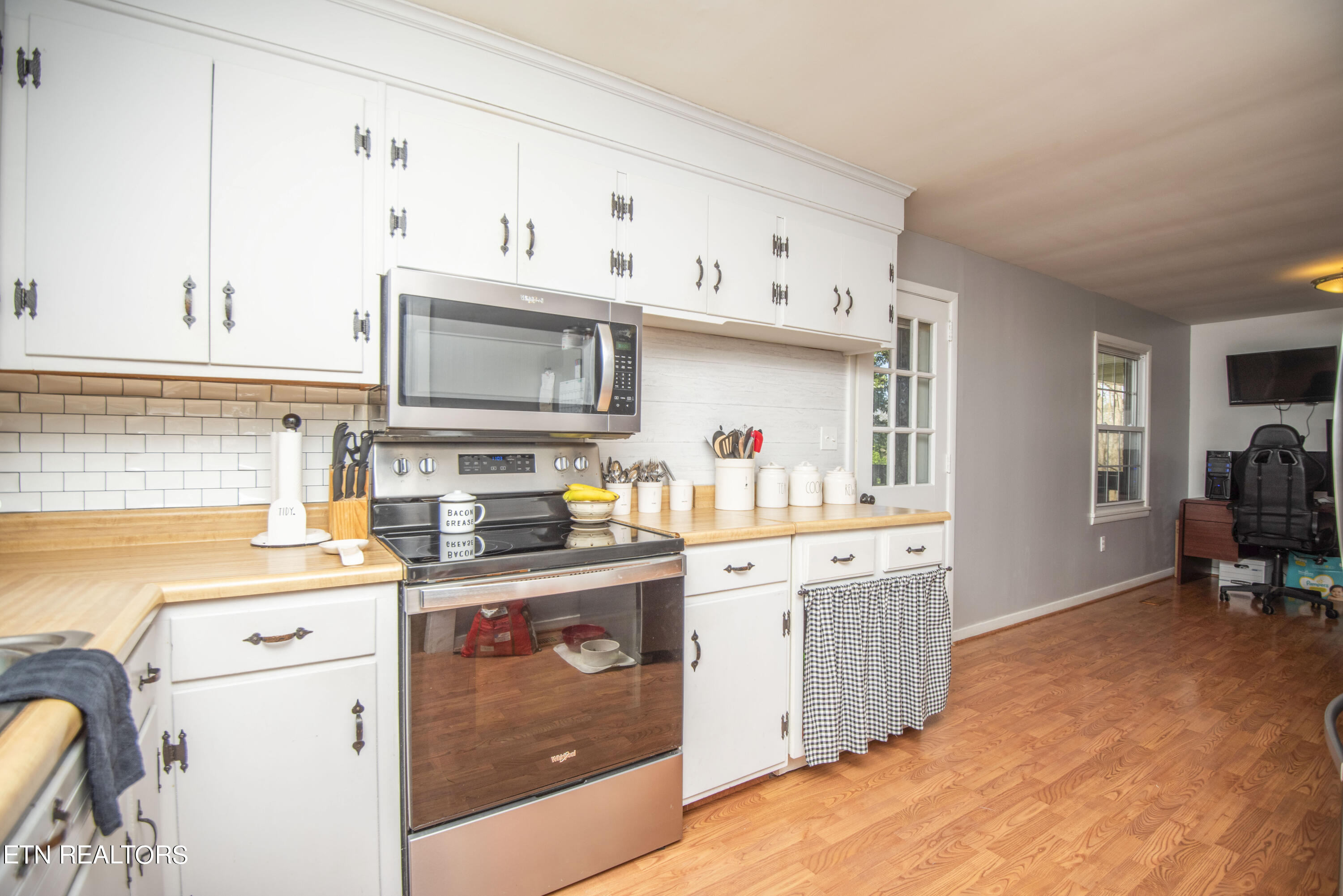 6901 Mulberry Road Knoxville, TN 37918 - Photo 10 of 37 kitchen 2_1