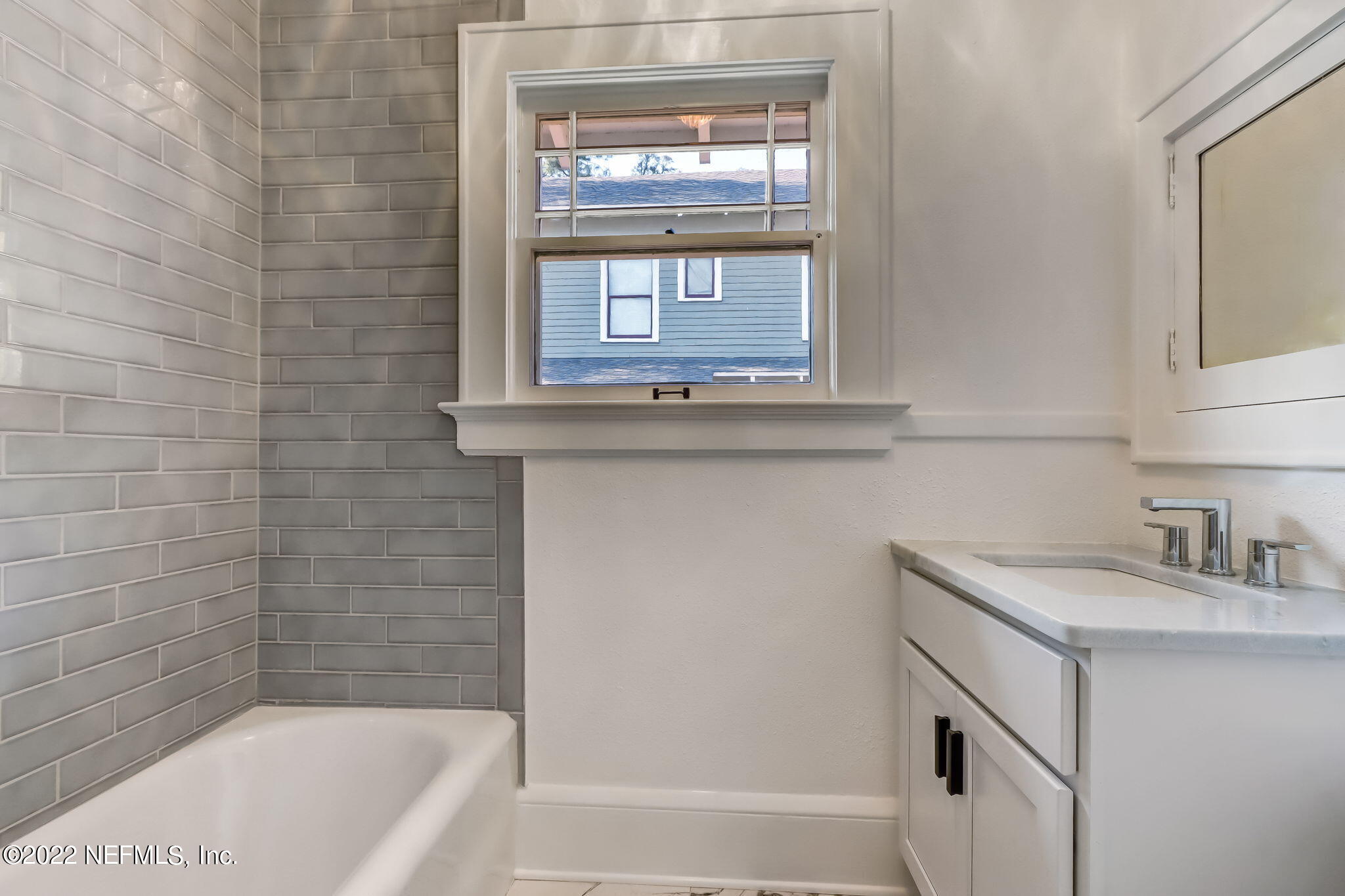 3629 Riverside Avenue Jacksonville, FL 32205 - Photo 19 of 30 Hall Bathroom