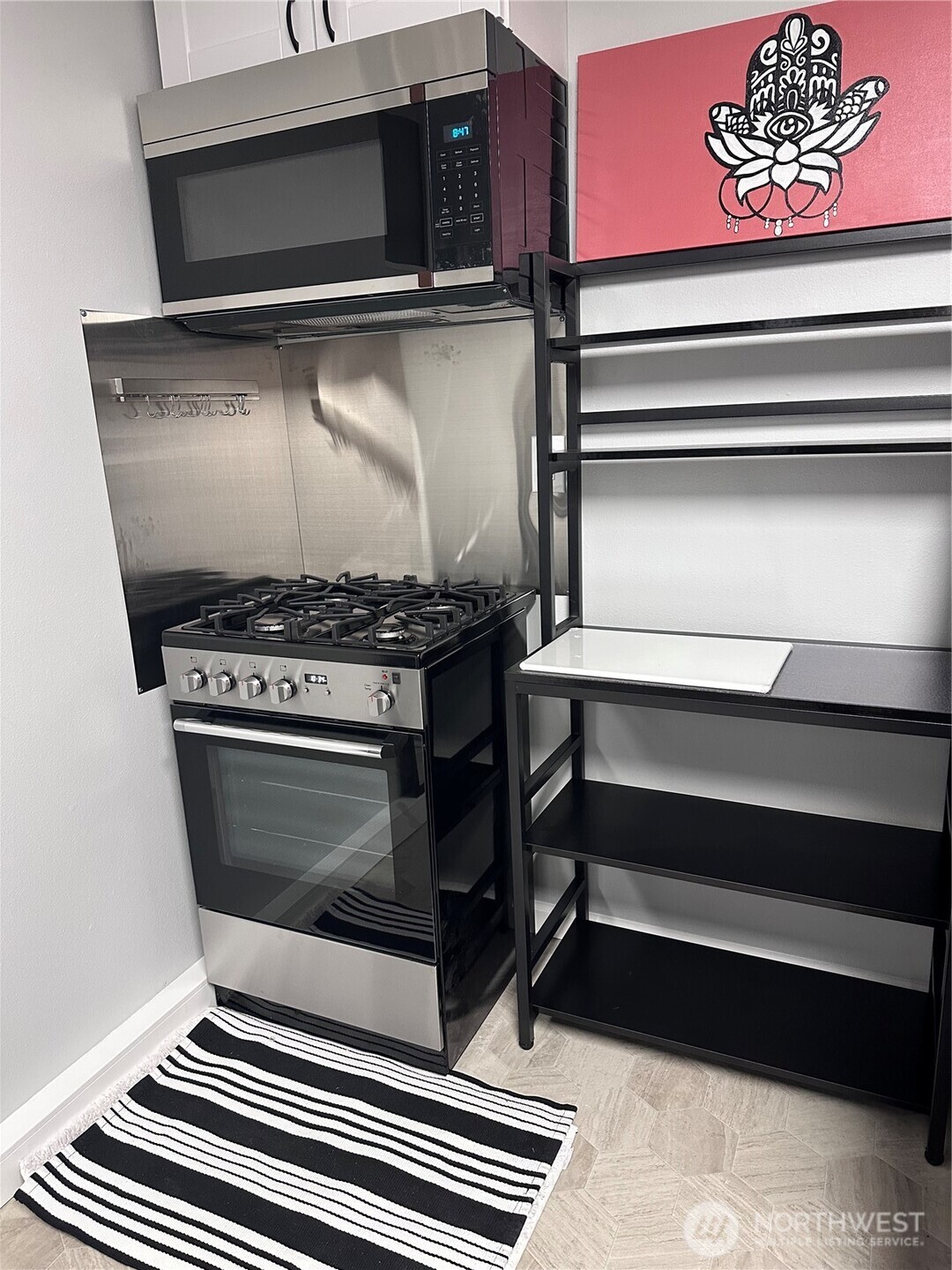1005 28th Street Southeast, Unit C Auburn, WA 98002 - Photo 12 of 23 a stove top oven sitting inside of a kitchen