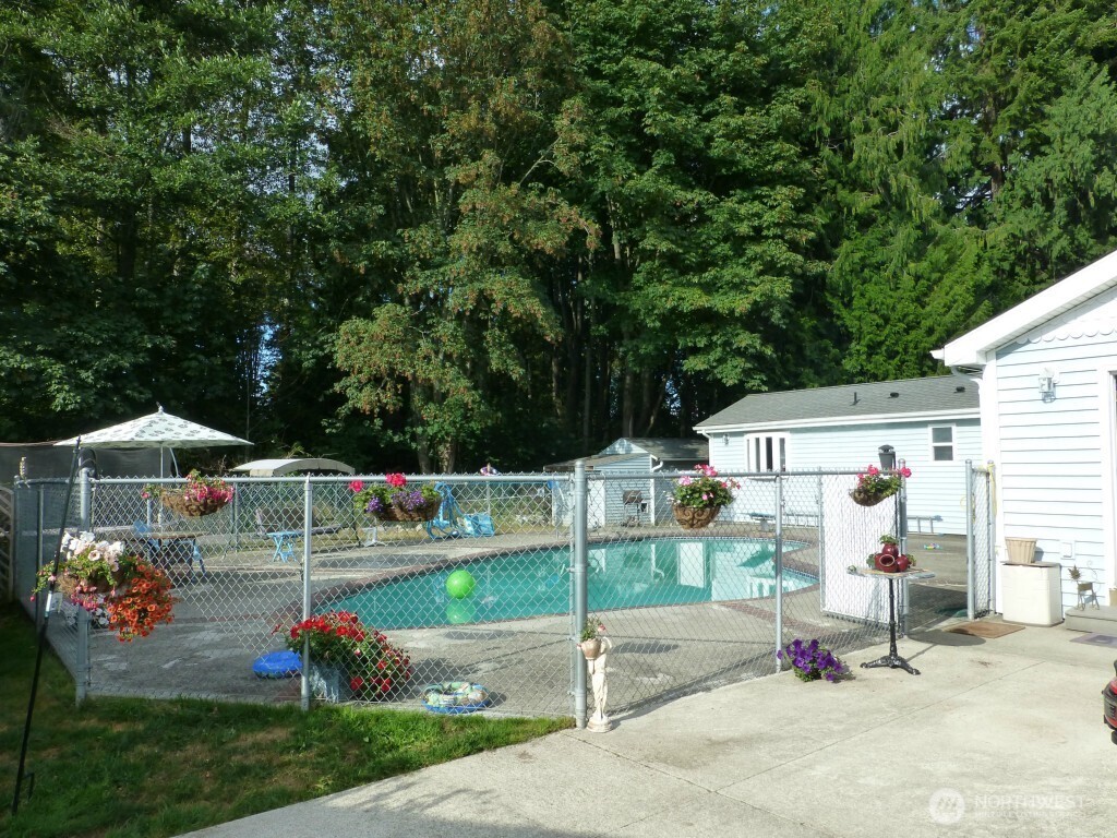 1005 28th Street Southeast, Unit C Auburn, WA 98002 - Photo 2 of 23 a view of a child park
