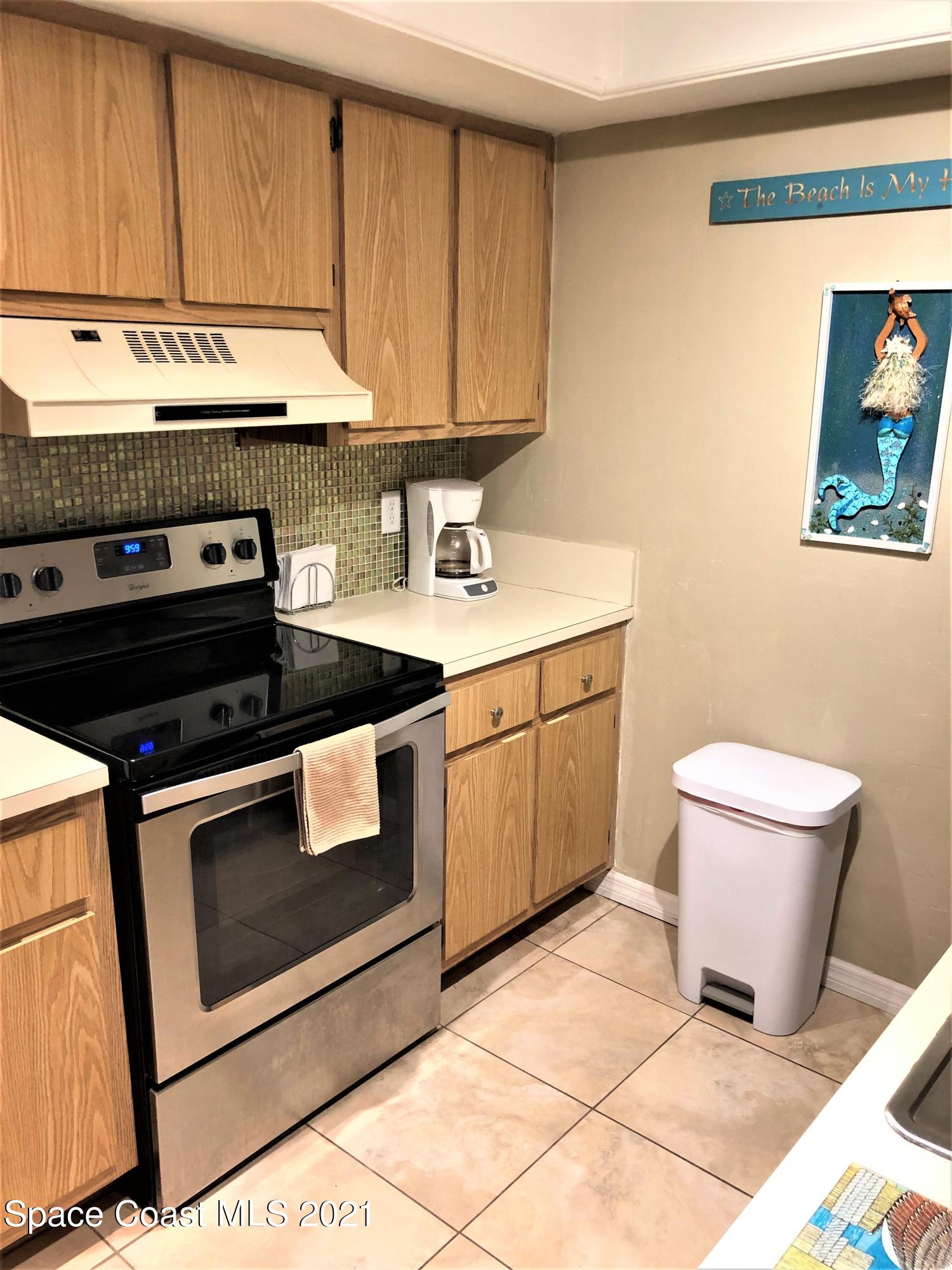 655 Ridge Club Drive, Unit 28 Melbourne, FL 32934 - Photo 6 of 12 Kitchen