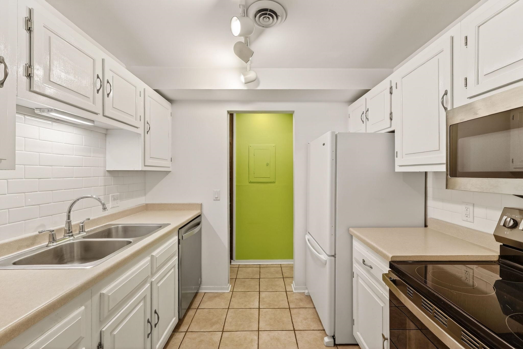 6443 Bridge, Unit 101 Madison, WI 53713 - Photo 11 of 35