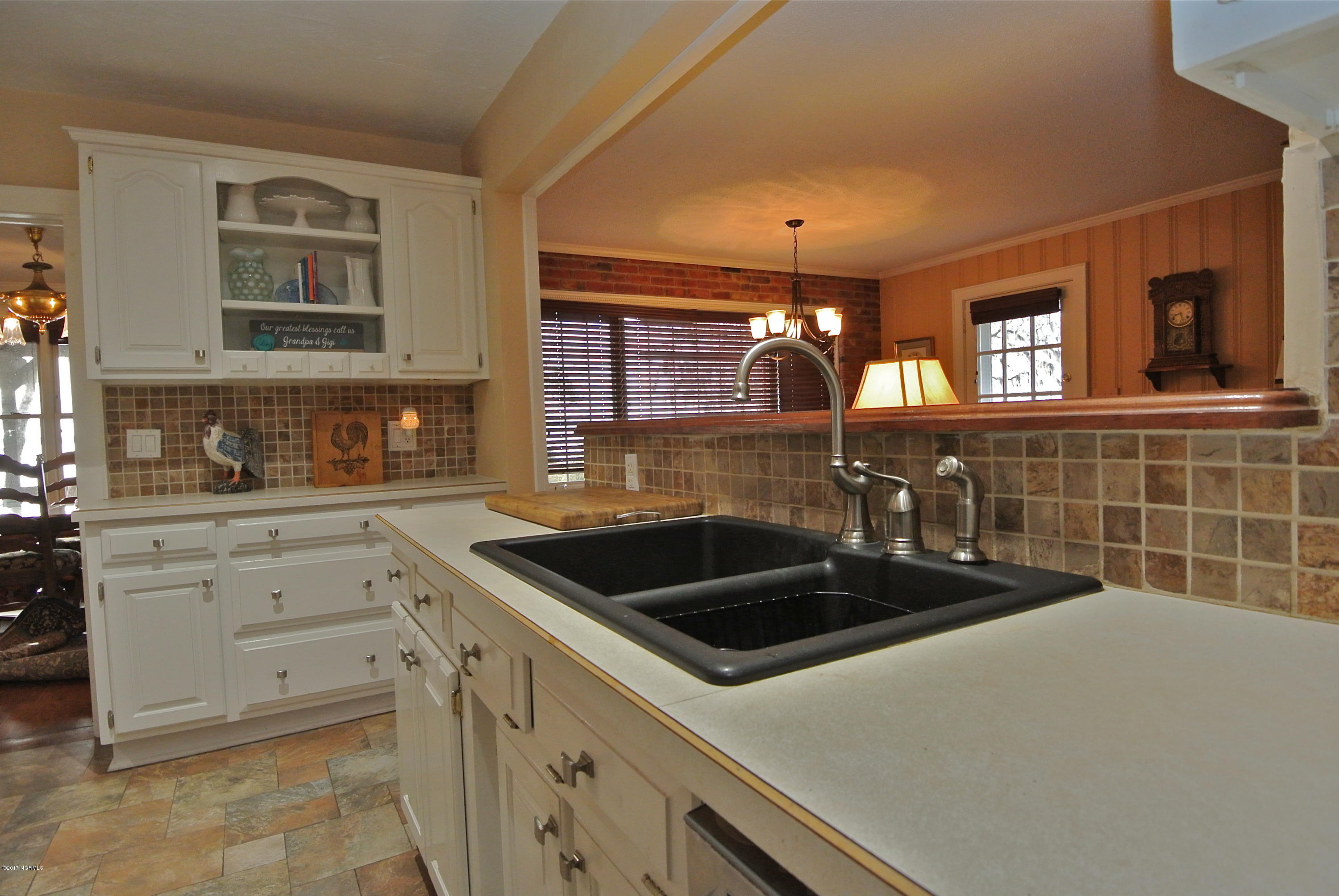 135 Bernhurst Road New Bern, NC 28560 - Photo 41 of 117 Beautiful Tile Back Splash.