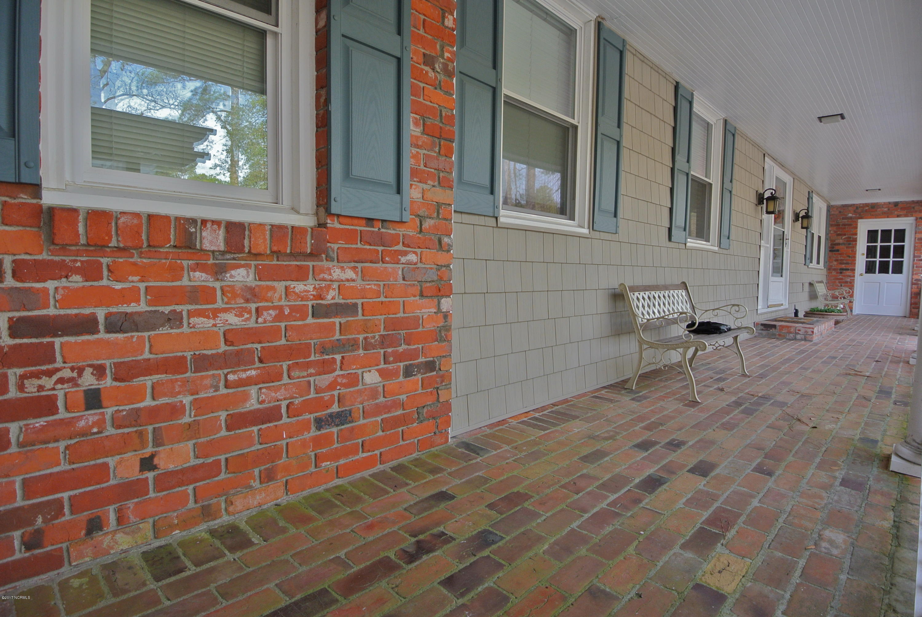 135 Bernhurst Road New Bern, NC 28560 - Photo 10 of 117 9