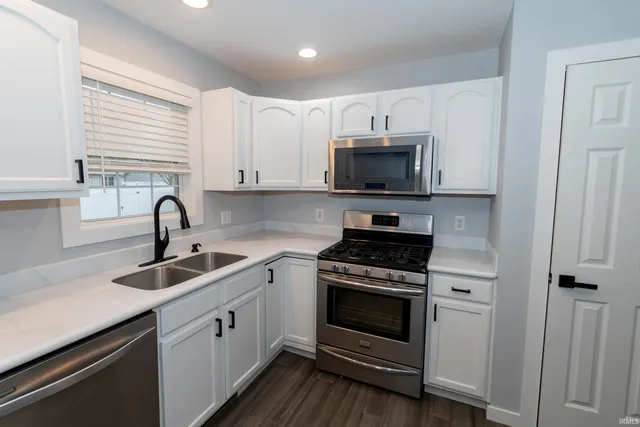 $389,900 | 501 Shepherds Cove Drive, Osceola, IN 46561