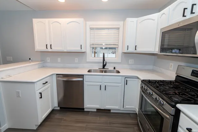 $389,900 | 501 Shepherds Cove Drive, Osceola, IN 46561