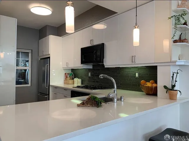 $3,900 | 513 Swallowtail Court, Brisbane, CA 94005