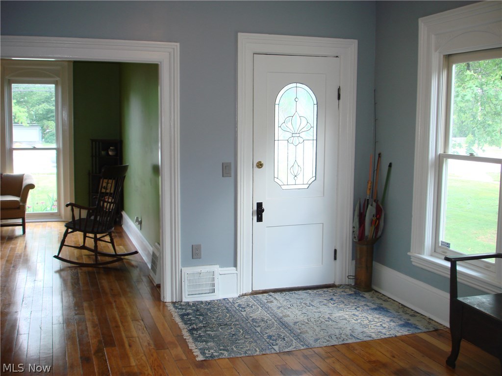 919 Richmond Road Cleveland, OH 44124 - Photo 5 of 35 Gorgeous open foyer with refinished hardwood, freshly painted, high ceilings and wonderfully large windows!!
