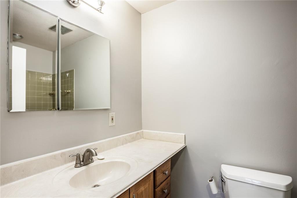 8202 Taunton Road Indianapolis, IN 46260 - Photo 20 of 25 Gallery Image 20