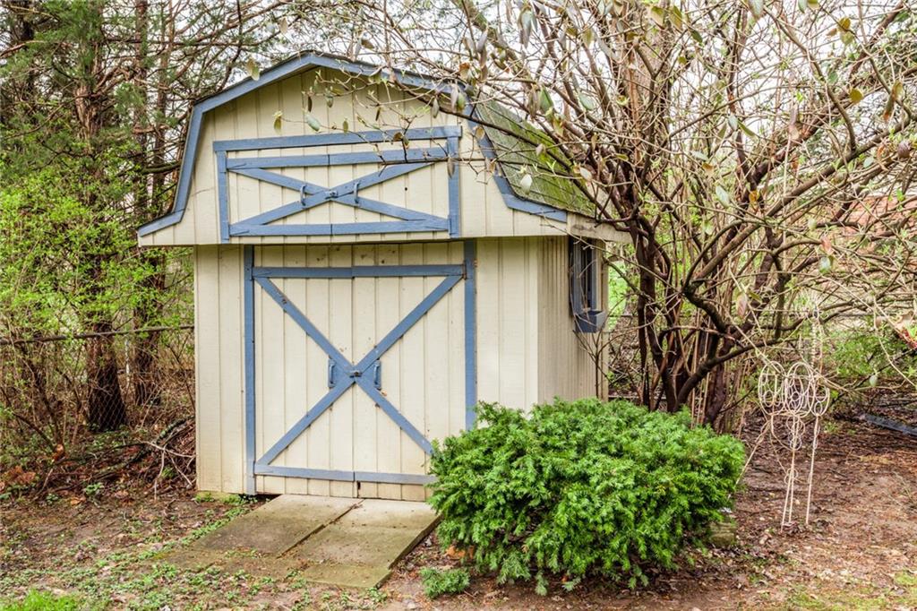 8202 Taunton Road Indianapolis, IN 46260 - Photo 23 of 25 Gallery Image 23
