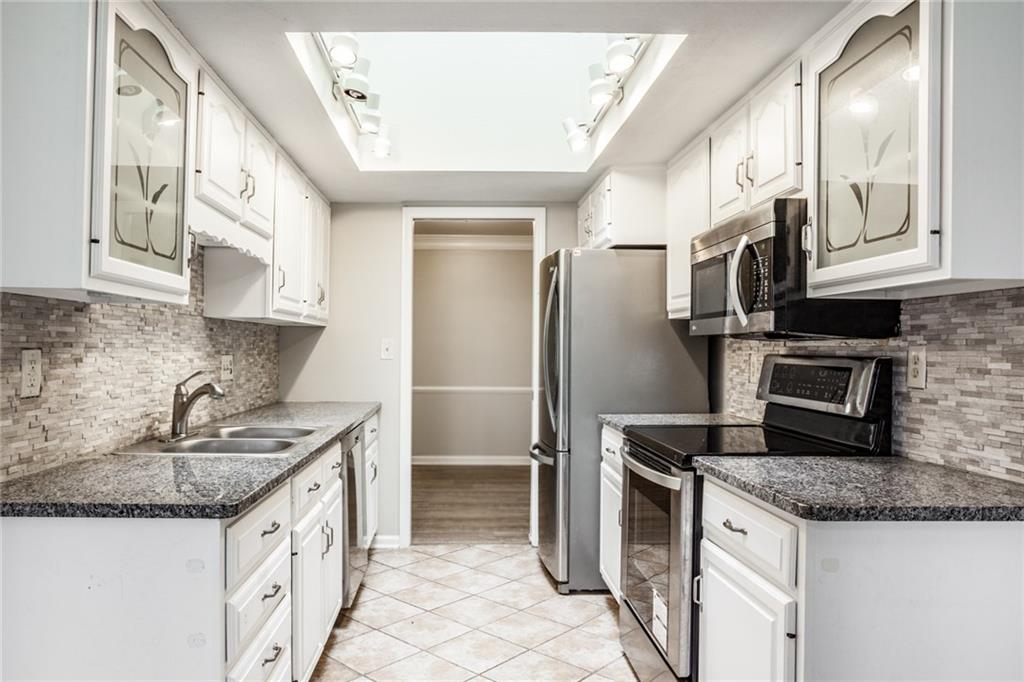 8202 Taunton Road Indianapolis, IN 46260 - Photo 5 of 25 Gallery Image 5
