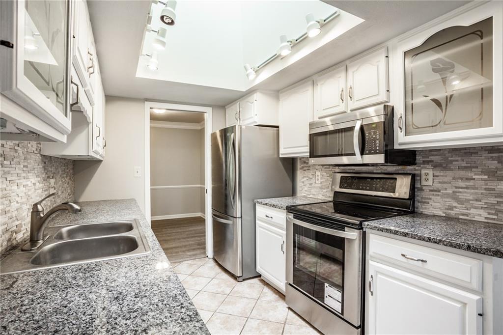 8202 Taunton Road Indianapolis, IN 46260 - Photo 6 of 25 Gallery Image 6