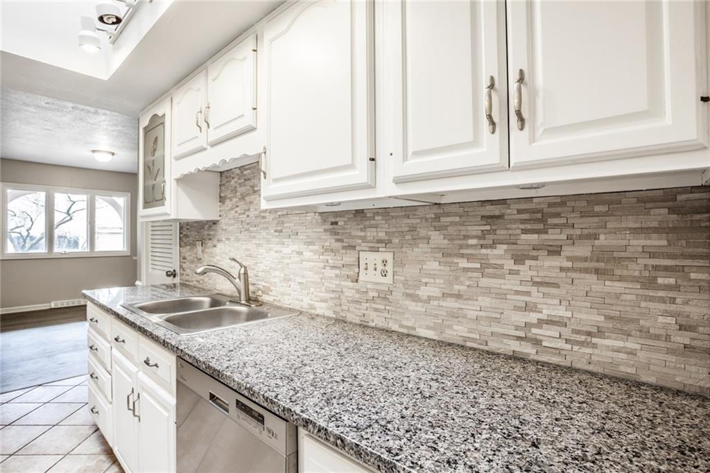 8202 Taunton Road Indianapolis, IN 46260 - Photo 8 of 25 Gallery Image 8