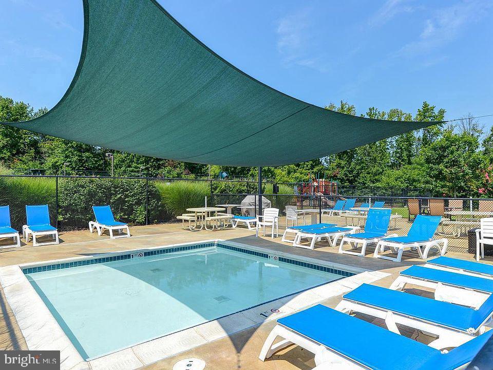 169 Thomas Jefferson Terrace Elkton, MD 21921 - Photo 15 of 19 a view of a kitchen with swimming pool and sitting area