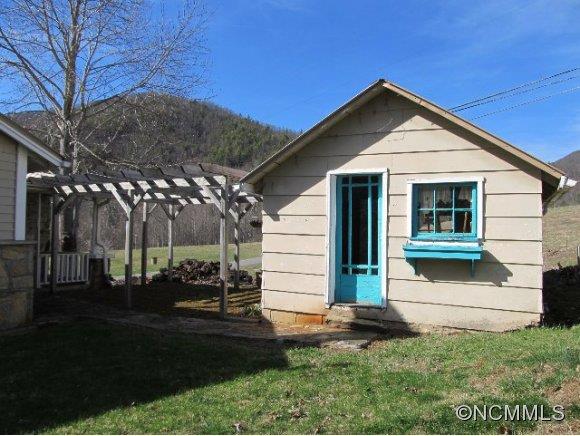 187 Odoms Chapel Road Bakersville, NC 28705 - Photo 11 of 16 Gallery Image 11