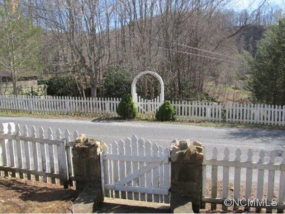 187 Odoms Chapel Road Bakersville, NC 28705 - Photo 13 of 16 Gallery Image 13