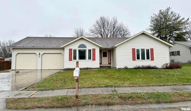 $214,900 | 24 Appomatox Avenue, Jacksonville, IL 62650