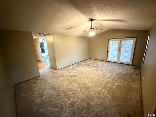 $210,000 | 24 Appomatox Avenue, Jacksonville, IL 62650