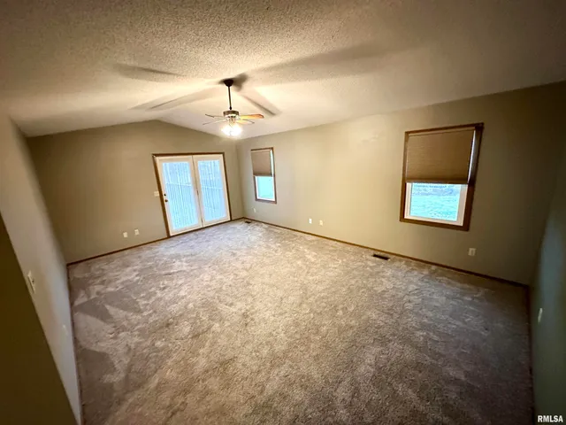 $210,000 | 24 Appomatox Avenue, Jacksonville, IL 62650