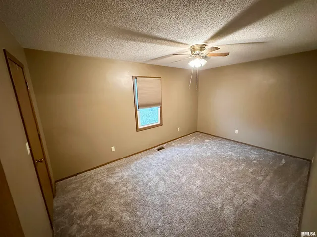 $210,000 | 24 Appomatox Avenue, Jacksonville, IL 62650