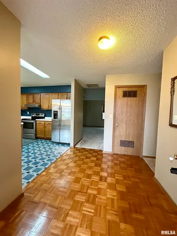 $210,000 | 24 Appomatox Avenue, Jacksonville, IL 62650