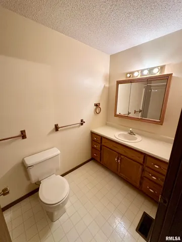 $210,000 | 24 Appomatox Avenue, Jacksonville, IL 62650