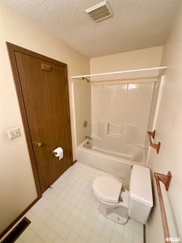 $210,000 | 24 Appomatox Avenue, Jacksonville, IL 62650