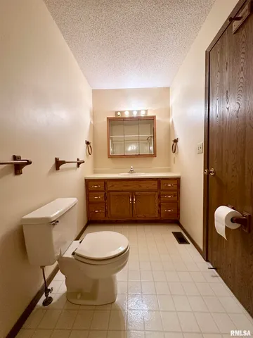 $210,000 | 24 Appomatox Avenue, Jacksonville, IL 62650