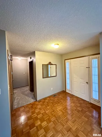 $210,000 | 24 Appomatox Avenue, Jacksonville, IL 62650