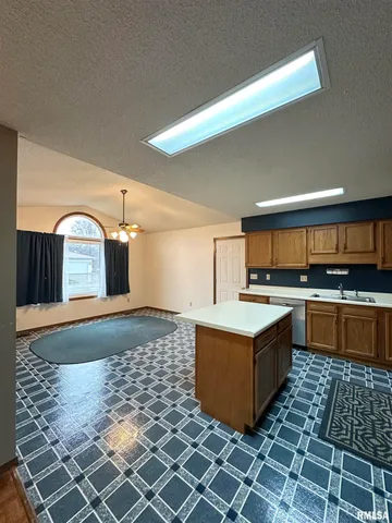 $210,000 | 24 Appomatox Avenue, Jacksonville, IL 62650