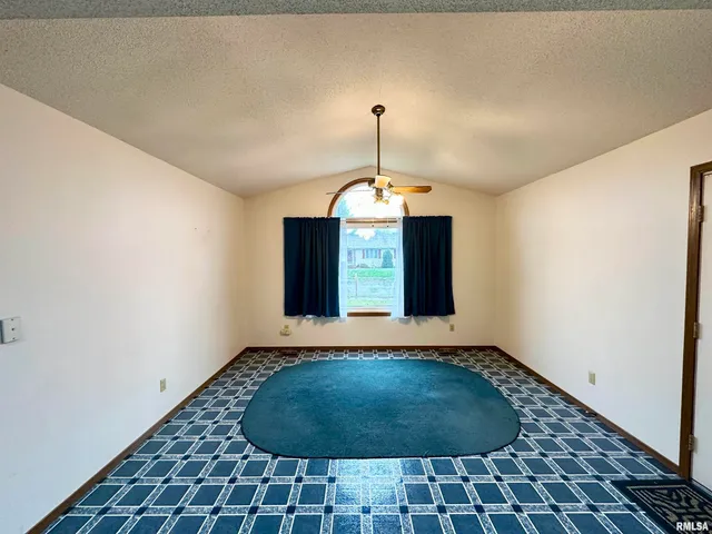 $210,000 | 24 Appomatox Avenue, Jacksonville, IL 62650