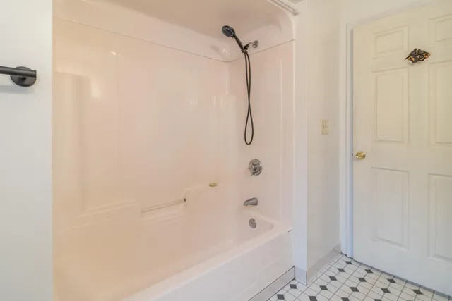 $1,500,000 | 2881-2893 Ohio Street, Glenburn, ME 04401