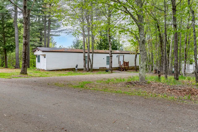 $1,500,000 | 2881-2893 Ohio Street, Glenburn, ME 04401